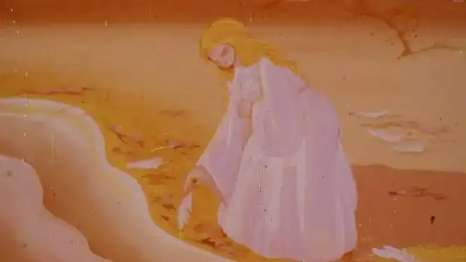 Imaginea prezintă o femeie care se apleacă pe plajă, adunând pene de lebădă într-un peisaj cald și luminos.