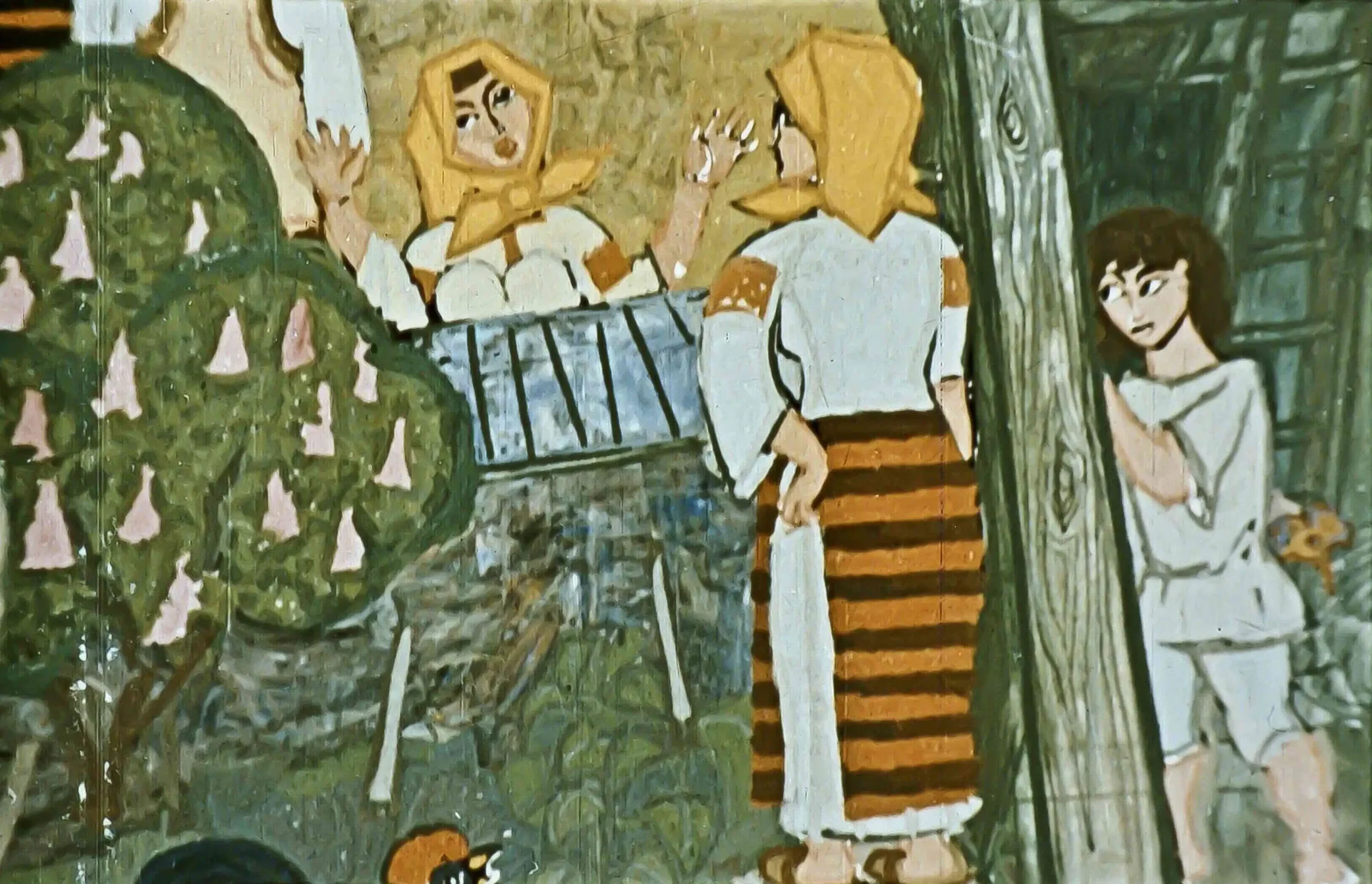 Imagine cu un dialog între două femei, una aflată la fereastră și cealaltă în fața clădirii, cu un băiat în fundal.