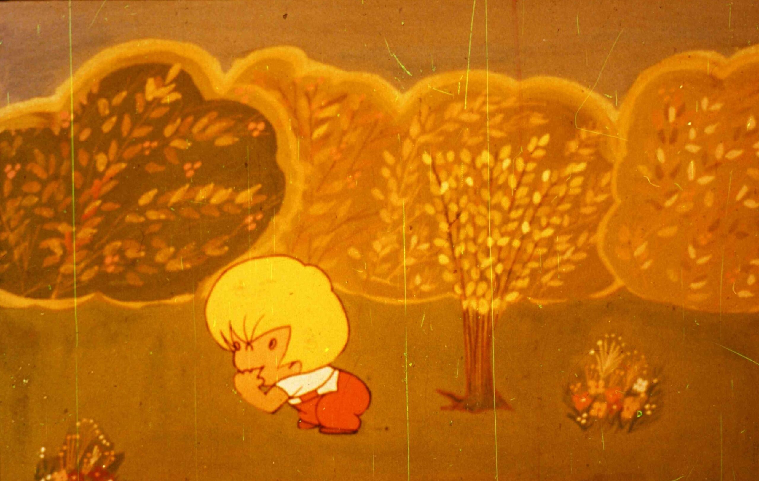 O scenă dintr-un desen animat cu un băiețel blond care strigă un mesaj într-un peisaj de primăvară.