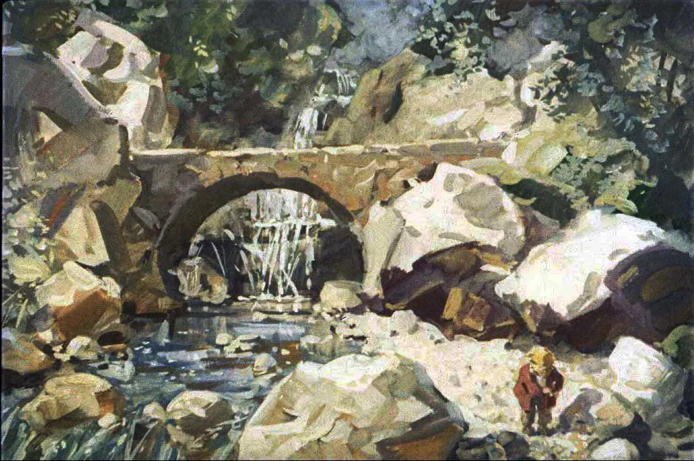 Peisaj natural cu un pod de piatra deasupra unui rau, inconjurat de stanci si vegetatie. Se observa o persoana care exploreaza malul raului.