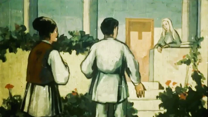 Două personaje discutând în fața unei clădiri, în timp ce o femeie stă la fereastră.