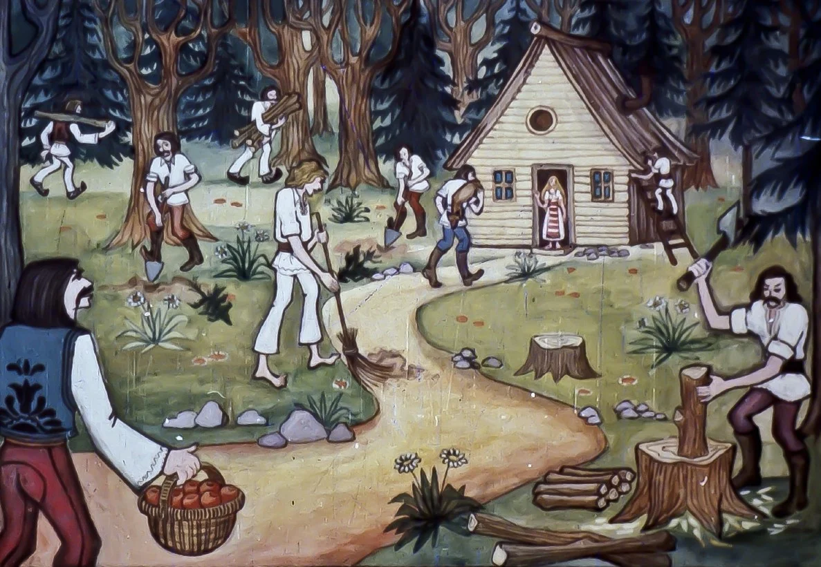 Ilustrație cu o scenă animată în pădure, în jurul unei case, cu oameni care interacționează, însoțită de text despre Florita care le pregătește mâncare și le povestește.