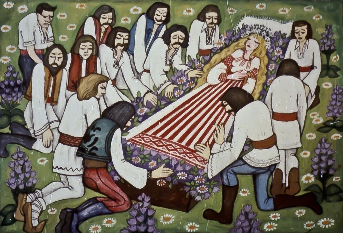 O scenă artistică care ilustrează un grup de oameni în jurul unei fete care se află pe un pat de flori.