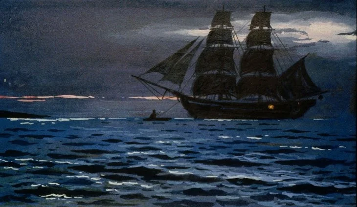 O imagine cu un vas cu trei catarge navigand pe un ocean calm, sub un cer intunecat, cu un singur marinar intr-o barca mică.