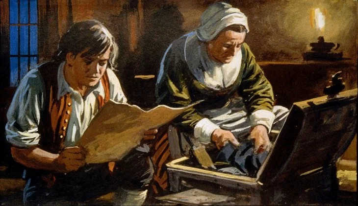 O scenă cu un tânăr și o femeie în interiorul unei încăperi întunecoase, examinând un document, cu o ladă deschisă și o lampă aprinsă în fundal.