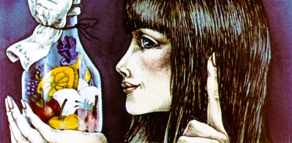 Ilustrație colorată a unei femei care arată spre o sticlă cu conținut variat, lăsând impresia că deține un secret.
