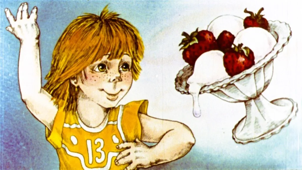 Ilustrație cu un copil cu păr blond și descurcat, îmbrăcat în maiou galben cu numărul 13, care zâmbește și face un semn cu mâna. În fundal, o cupă cu înghețată și căpșuni.