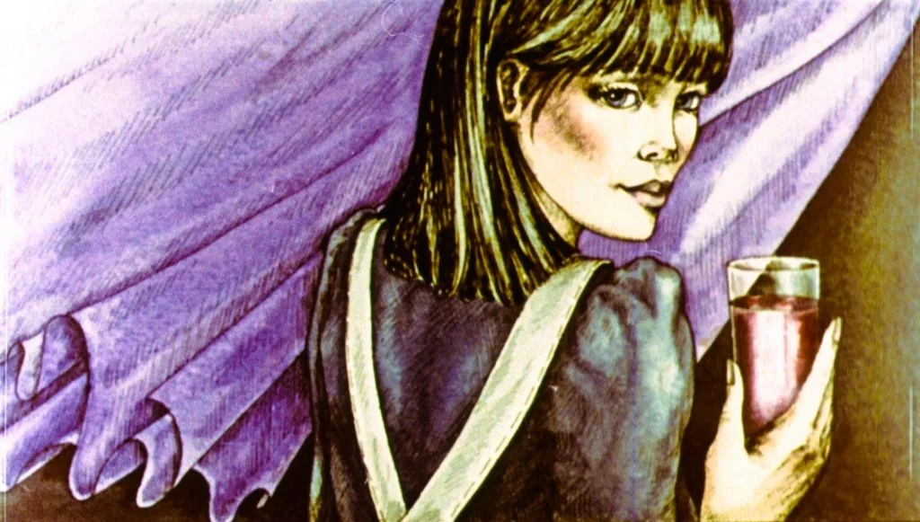 Ilustrație a unei femei cu părul lung și negru, purtând o bluză cu mâneci lungi, în timp ce ține un pahar într-o mână, stând în fața unei draperii mov.