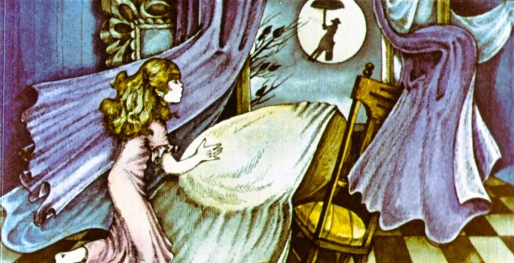 Ilustrație colorată cu o fetiță care se află într-o cameră, uitându-se cu uimire spre o fereastră acoperită de perdele, în care se reflectă silueta unei persoane cu umbrelă.