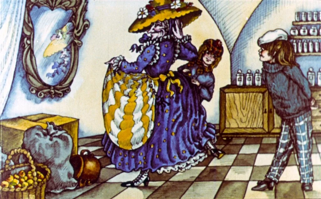 Ilustrație colorată cu o femeie îmbrăcată în rochie mare, purtând o pălărie, care se uită în oglindă, în timp ce două persoane, un copil și un băiat, o observă dintr-o parte într-un atelier cu podea cu carouri.