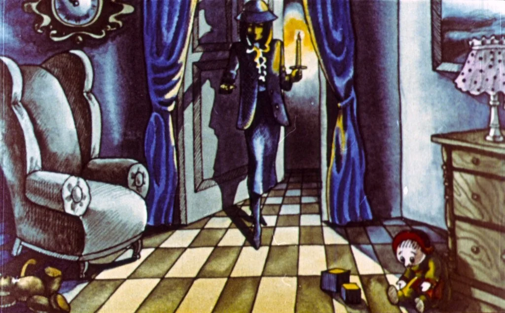 O scenă ilustrată cu un bărbat în uniformă, purtând o lumânare, intrând într-o cameră cu un decor caracteristic, incluzând un fotoliu, jucării la podea și perdele.
