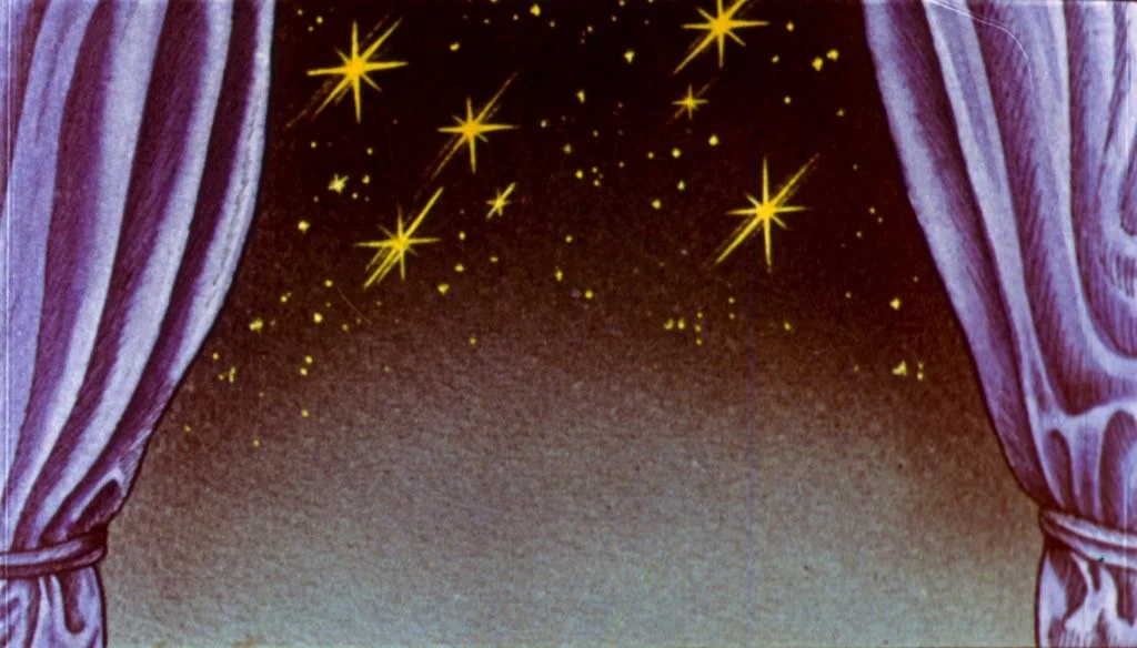 Imagine cu draperii deschise, expunând un cer plin de stele strălucitoare pe un fundal întunecat.