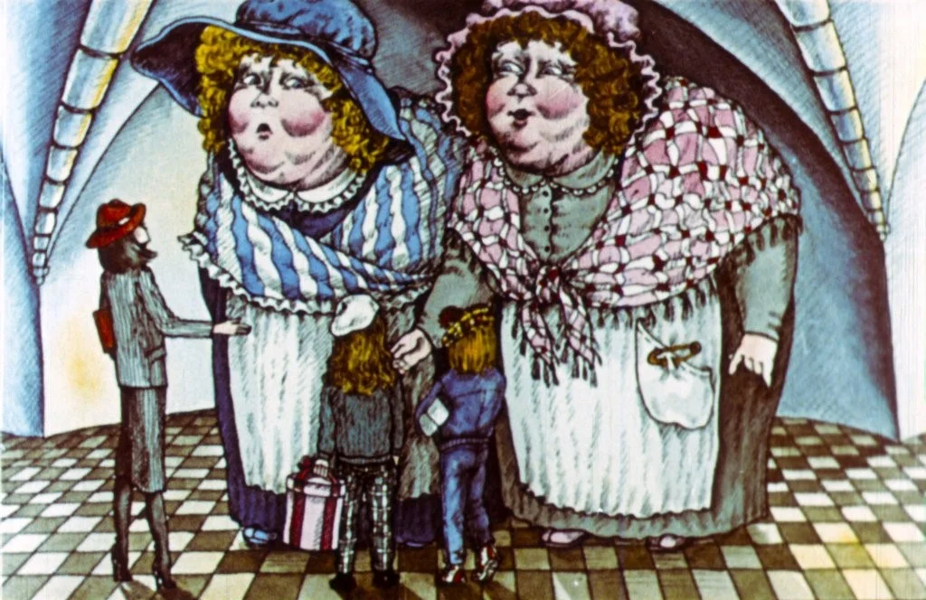 Ilustrație colorată cu două femei corpolente, fiecare purtând pălării mari și haine voluminoase, stând în fața unui bărbat slăbuț și a două copii. Fundalul prezintă un podea tip mozaic într-o cameră cu arcada.