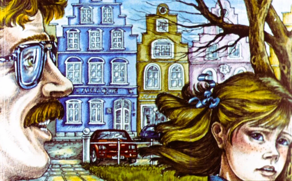 O ilustrație care prezintă un bărbat cu mustață și ochelari care privește o fată cu părul lung, într-un peisaj urban cu clădiri colorate și un copac fără frunze.