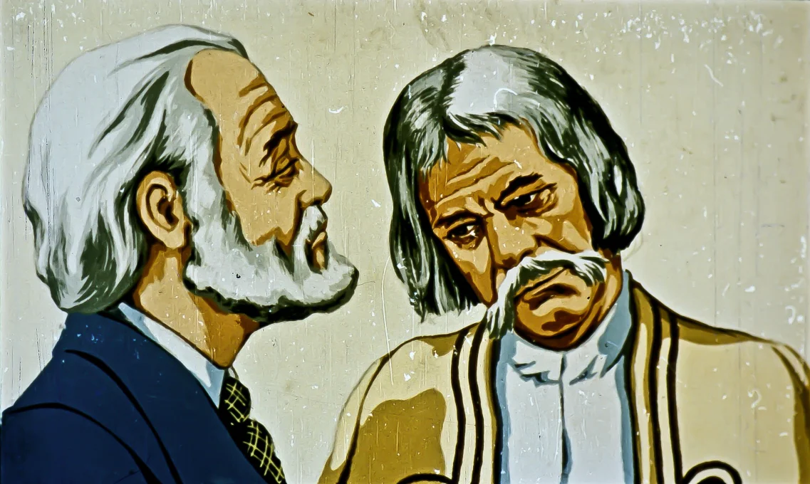 Două personaje masculine înfățișate într-un stil artistic, una cu părul alb și barbă, cealaltă cu părul gri și mustață, discutând între ele.