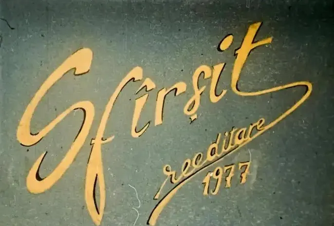 Text artistic cu cuvântul 'Sfârșit' și anul '1977'.