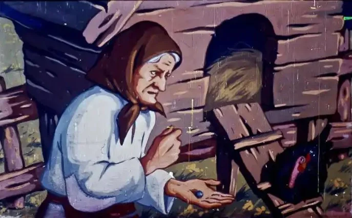 O ilustrație cu o femeie în tradiții populare care observă o găină lângă o cotcă.