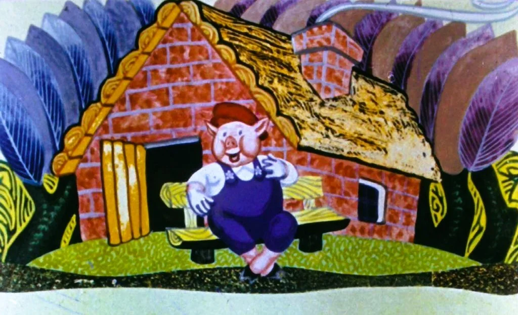 Imagini animate cu un porc stând pe o bancă în fața unei case din cărămidă.