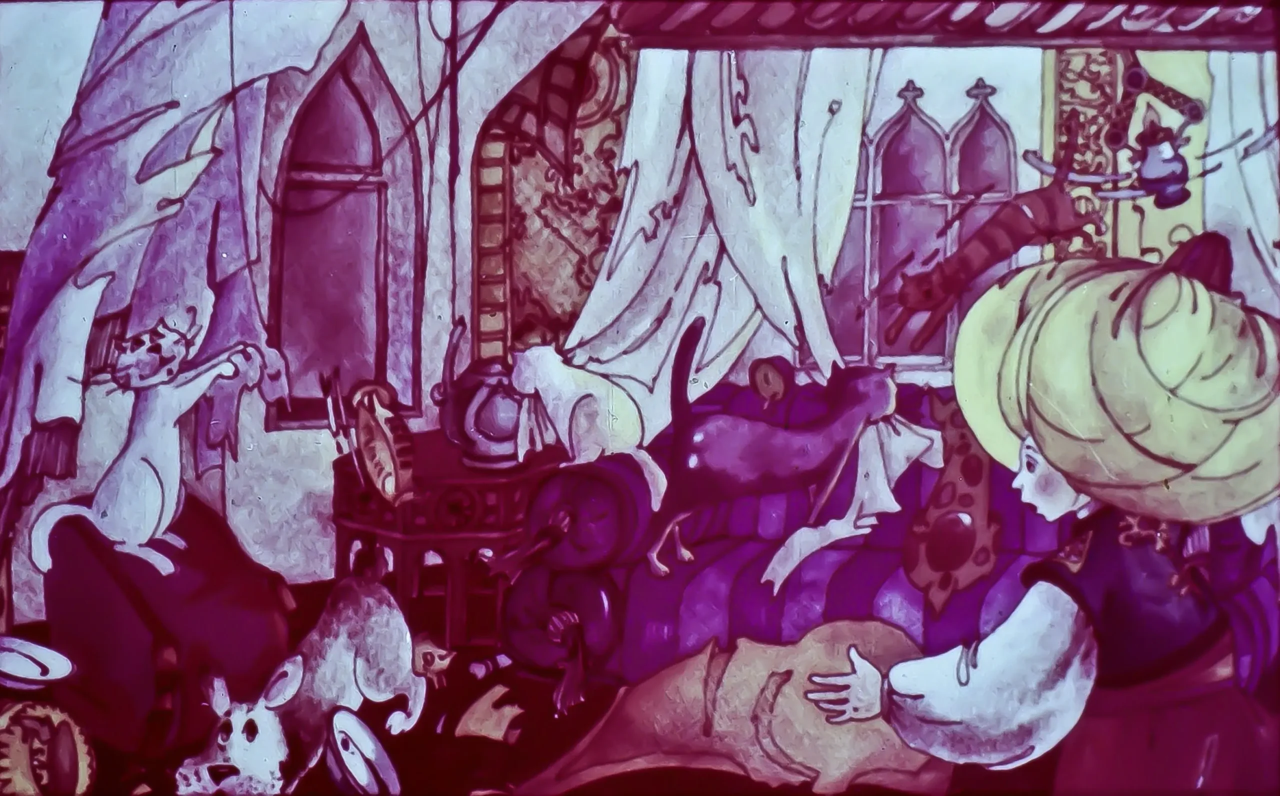 O ilustrație detaliată a unei camere aglomerate, cu diverse obiecte, animale și o persoană cu o coafură mare. Draperiile sunt deschise, lăsând să se vadă un peisaj prin fereastră.