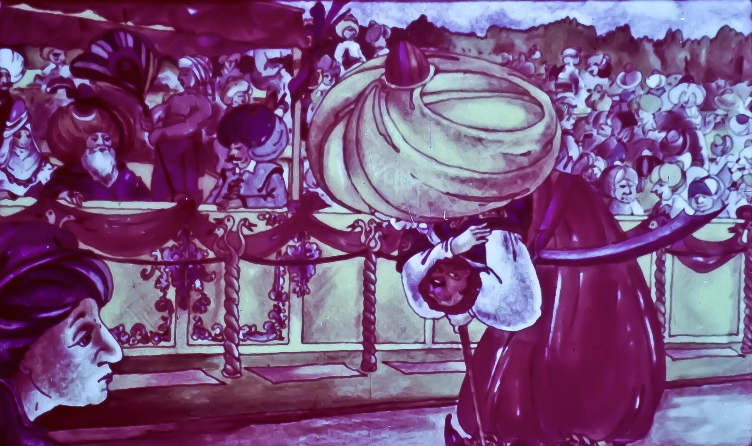 O scenă colorată care ilustrează o mulțime de oameni, cu un personaj central purtând un obiect mare deasupra capului, în fața unui grup de spectatori.