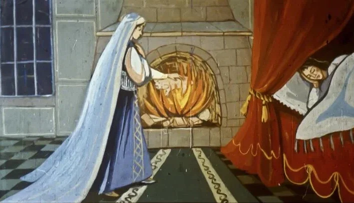 O scenă dintr-o poveste, cu o tânără împărăteasă și un bărbat lângă un șemineu.