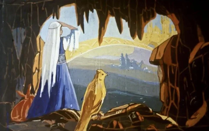 O scenă dintr-o poveste, cu o figură misterioasă în fața unui pod de aur ce duce la un palat.