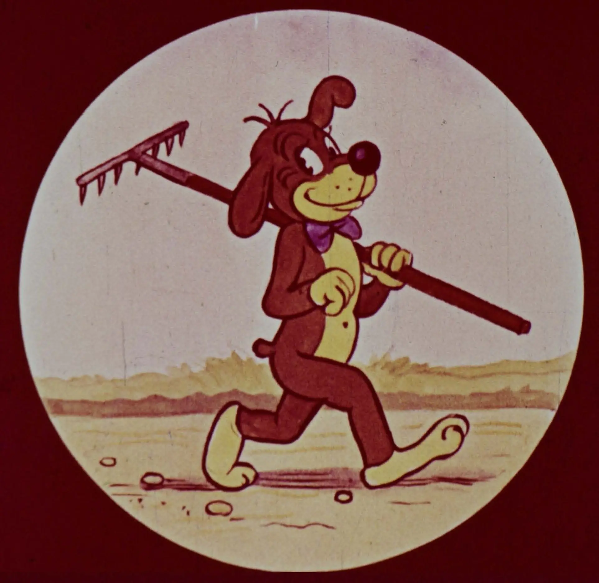 Un câine animat care poartă o mătură, zâmbind și mers pe jos într-un peisaj deschis.