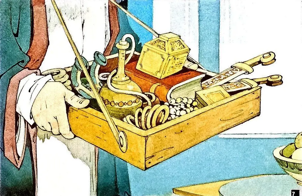 O mână care ține o tavă cu diferite obiecte, inclusiv sticle și cărți, într-un decor de interior.