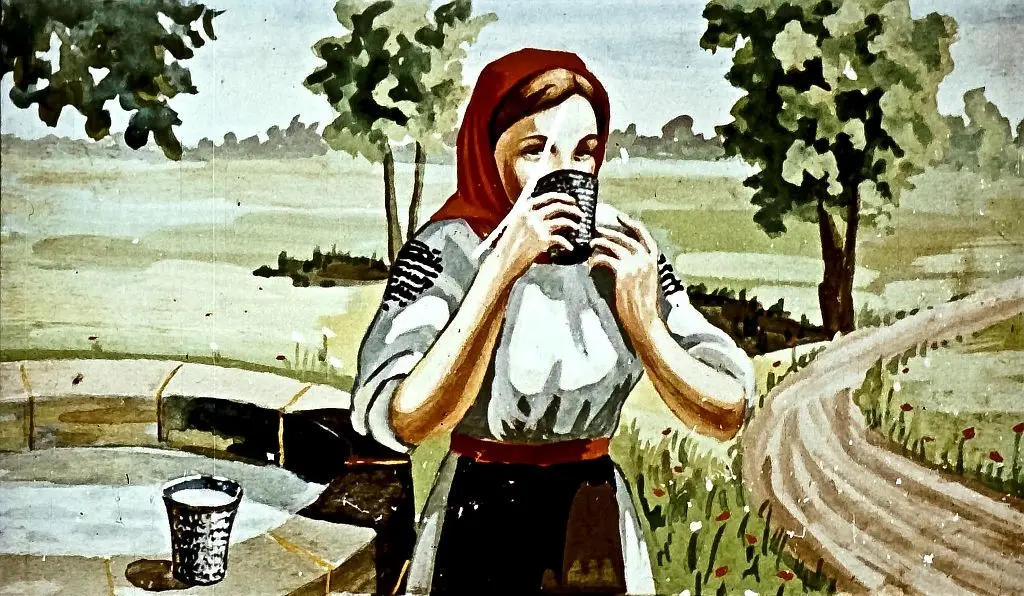 Imaginea ilustrează o scenă în care o femeie bea apă dintr-un pahar, cu un peisaj natural în fundal.