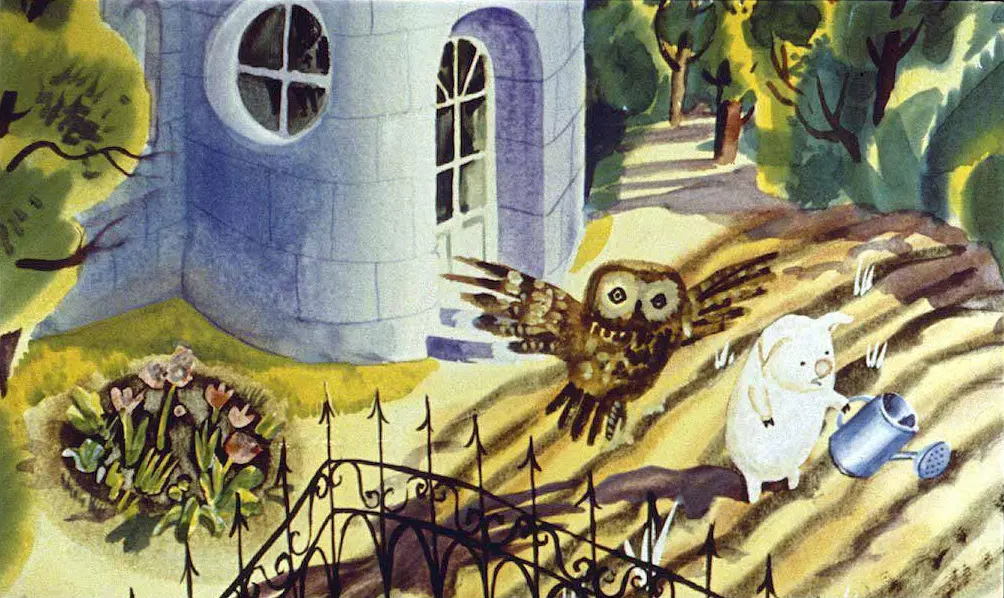 Ilustrație colorată cu o clădire rotundă, un buștean cu flori, o bufniță zburând și un purcel care udă plantele.