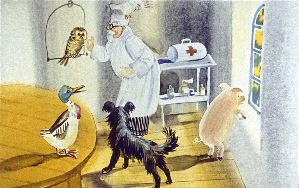 O scenă cu un doctor care interacționează cu animale într-o cameră, inclusiv o pasăre, un câine și un porc, în timp ce alte obiecte medicale sunt vizibile.