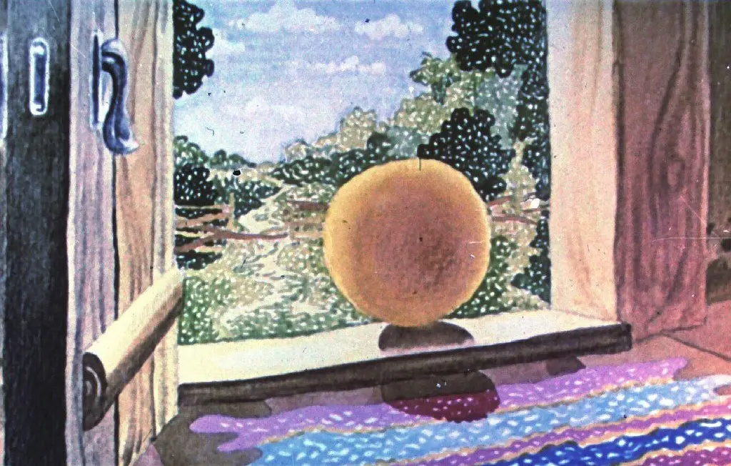 O fereastră deschisă către un peisaj natural, cu un măr pe o masă și un covor colorat în prim-plan.