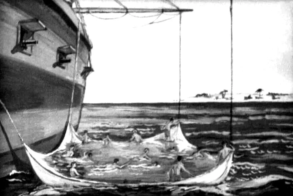 Imagine în alb și negru a unei nave pe apă, cu oameni în bărci de pescuit lângă ea.