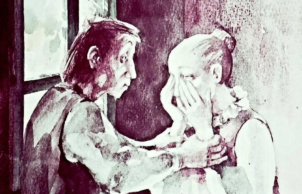 O femeie cu o expresie de supărare se îndreaptă spre un bărbat care stă cu spatele, privindu-se pe sine în fața unei feronerie, într-o scenă dramatică.